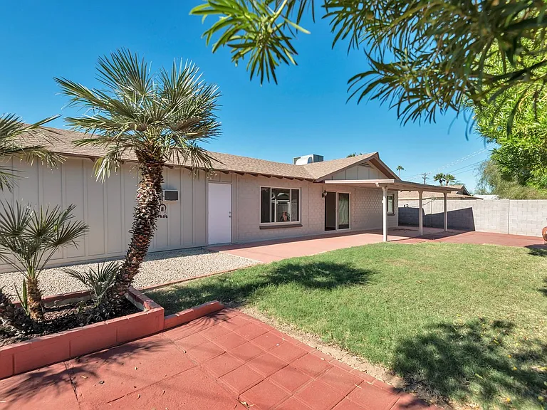 2809 N Granite Reef Rd — Photo 2