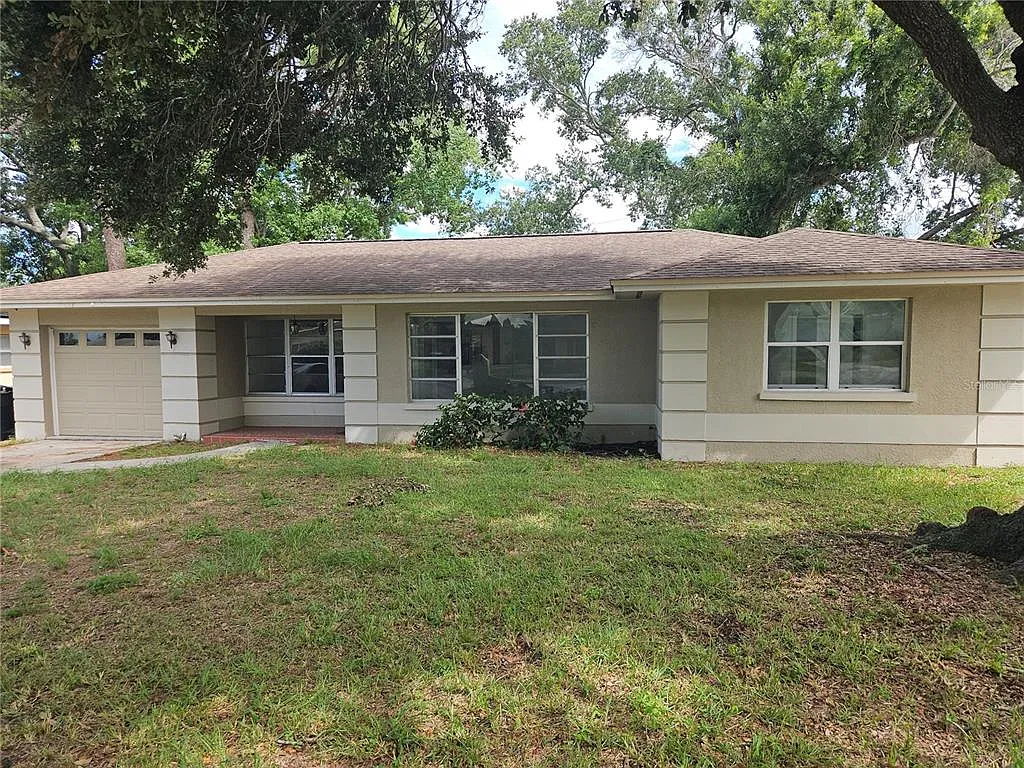 3 bed, 2.0 bath, 1303 sqft, $2,295 — Photo 1