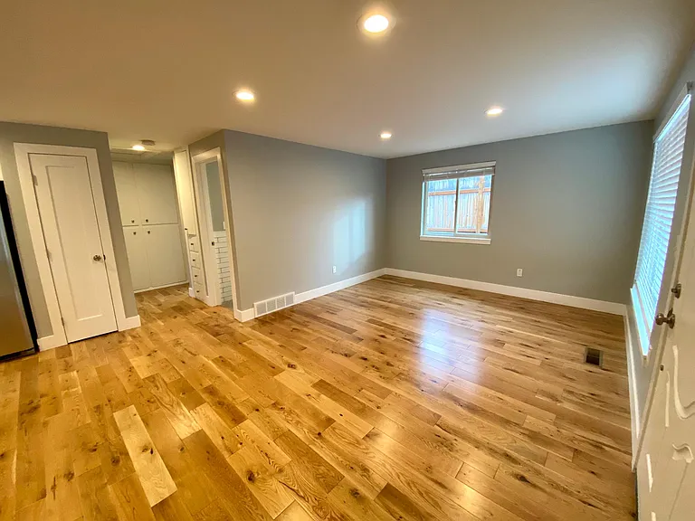 1627 E Roosevelt Ave — Photo 2