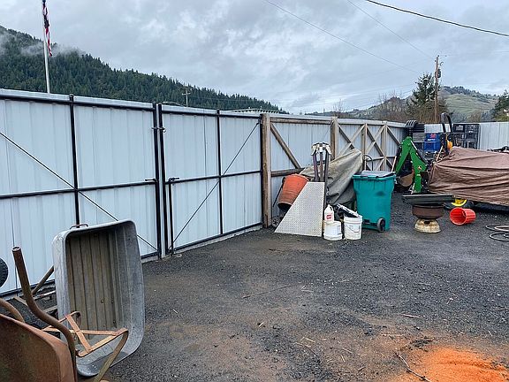 2nd image of 471 3rd Ave