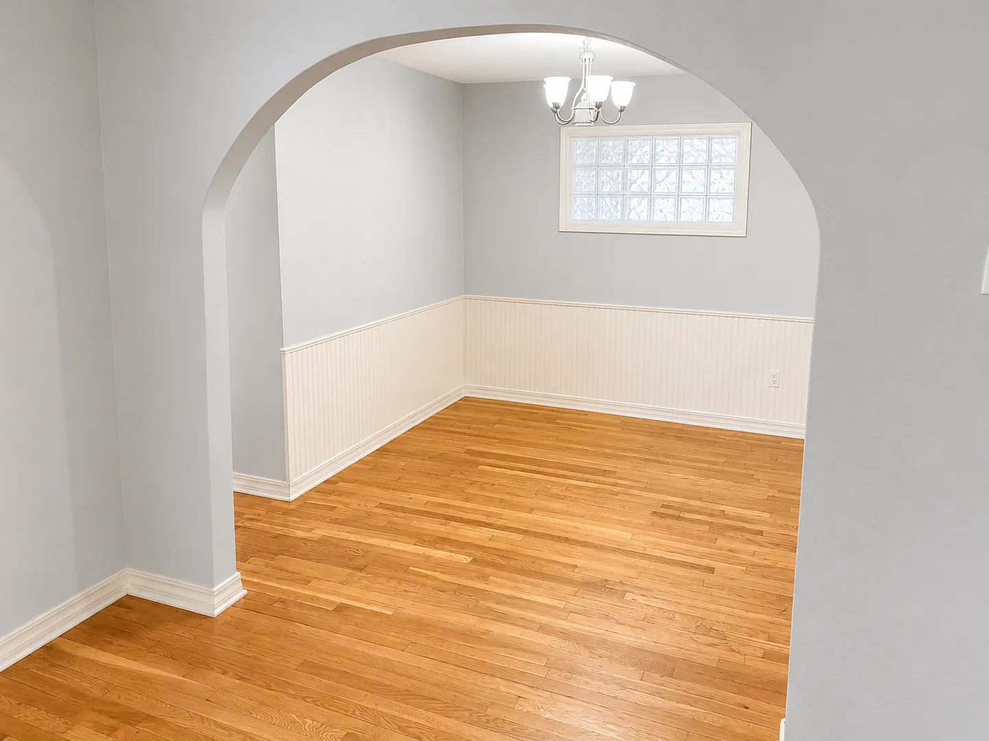 Spacious 2 Bedroom Home w/ Large Yard — Photo 4