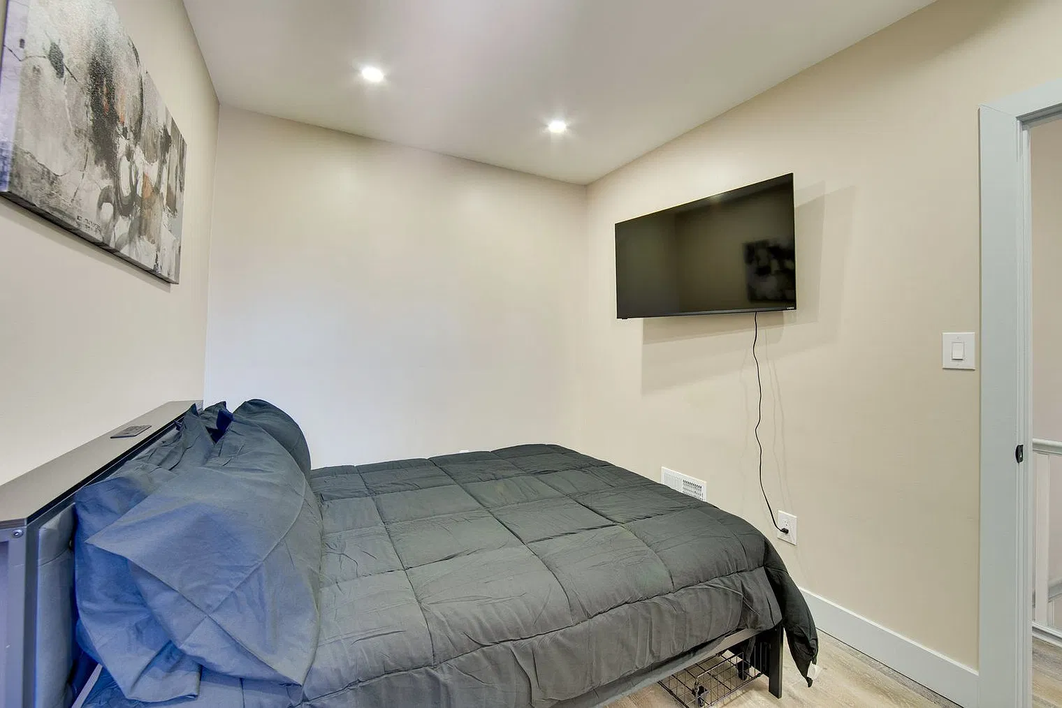 4 bed, 2.0 bath, 1496 sqft, $3,933 — Photo 3