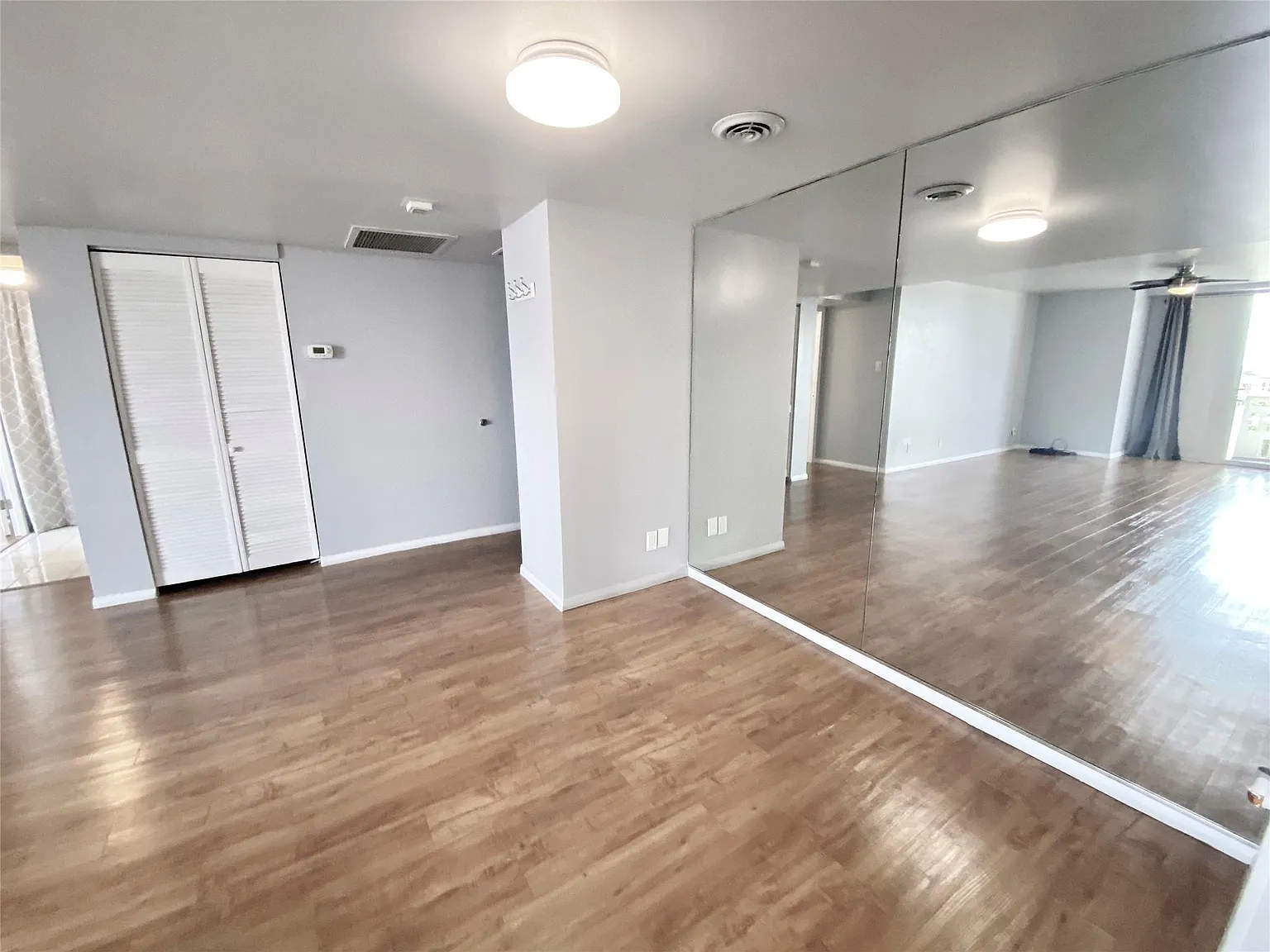 2 bed, 2.0 bath, 1169 sqft, $2,200 — Photo 4