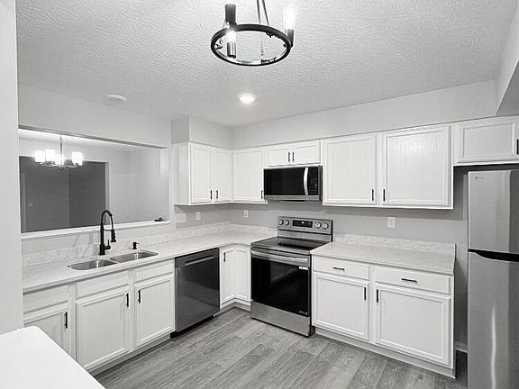 5th image of 7450 Ridge Edge Ct APT B