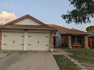 808 Cornfield Dr, Arlington, TX 76017