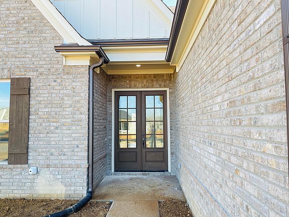 2nd image of 175 Briar Hollow Ln