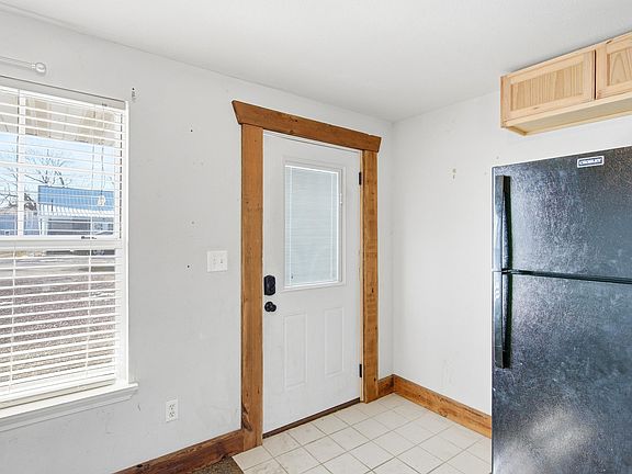 3rd image of 104 Maple St