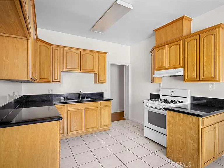 216-218 E Windsor Rd #3 — Photo 7