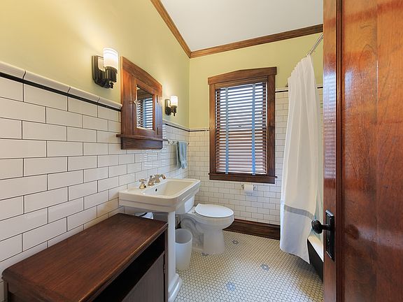 5th image of 5029 W Wellington Ave
