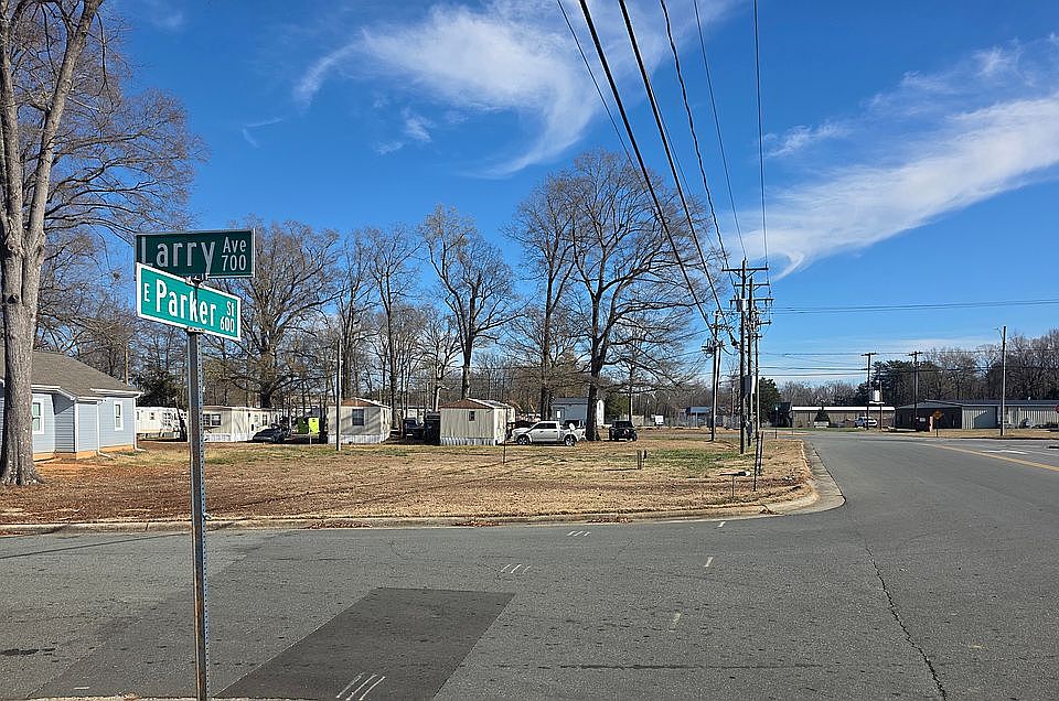1st image of 702 E Parker St