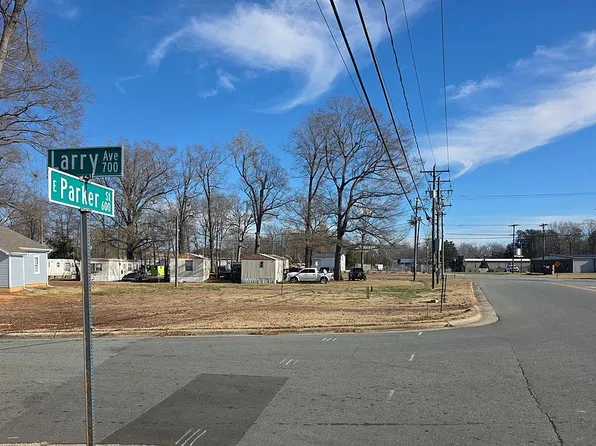 702 E Parker St, Graham, NC 27253