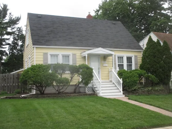 8322 White Oak Ave, Munster, IN 46321