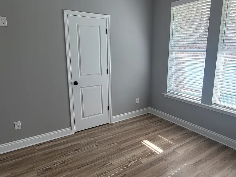 1031 Wessex Dr — Photo 6