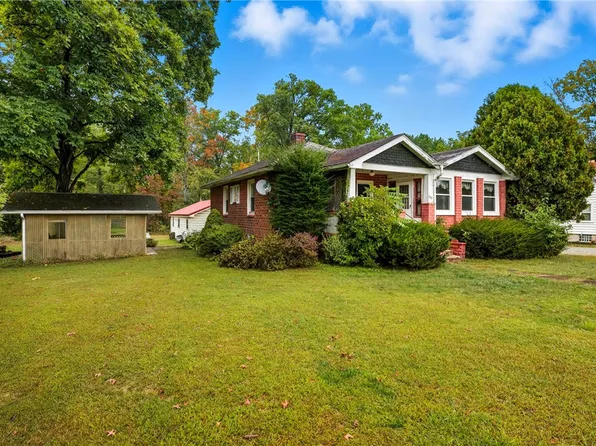 161 W Beechwood Rd N, Bessemer, PA 16112