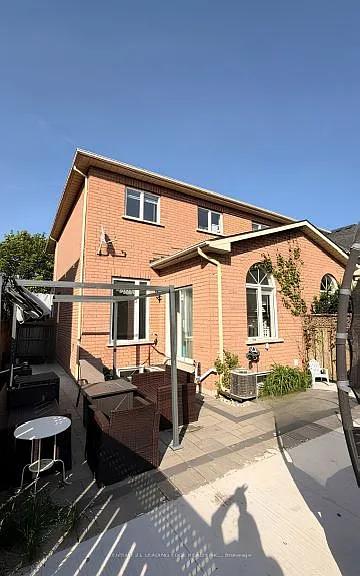 2443 Newcastle Cres — Photo 21