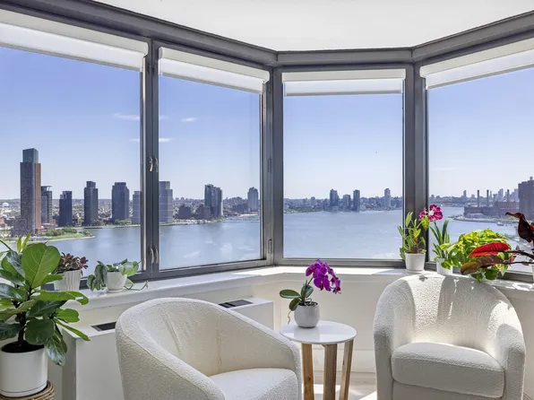 415 East 37th Street 31D image 2 of 25
