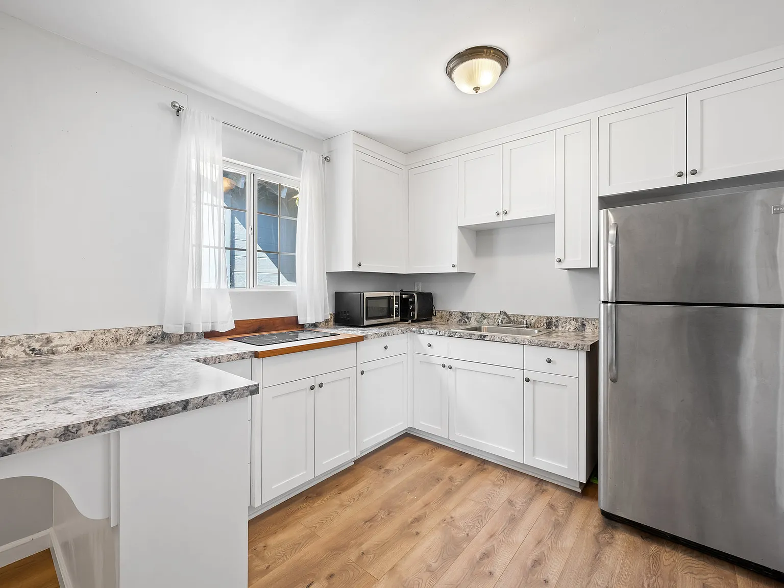 1 bed, 400 sqft, $1,600 — Photo 4