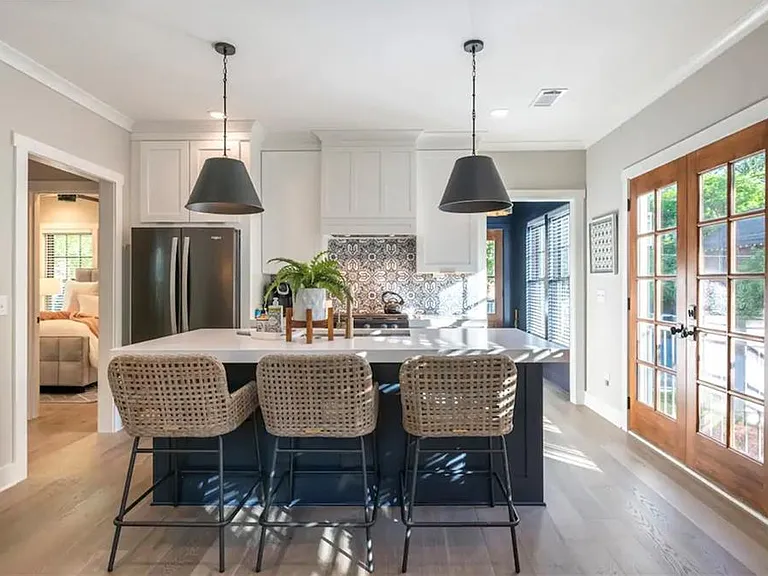360 Sinclair Ave NE — Photo 1