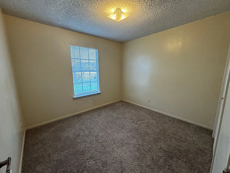 4504 Chase Cir — Photo 23