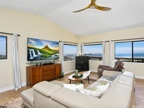 1048 Kalikimaka St, Honolulu, HI 96817
