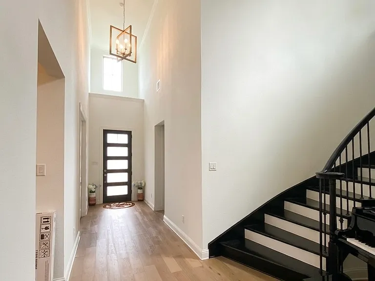 3091 Bates Dr — Photo 3