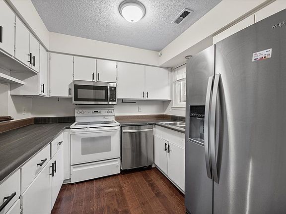 3rd image of 4271 Lake Ridge Dr