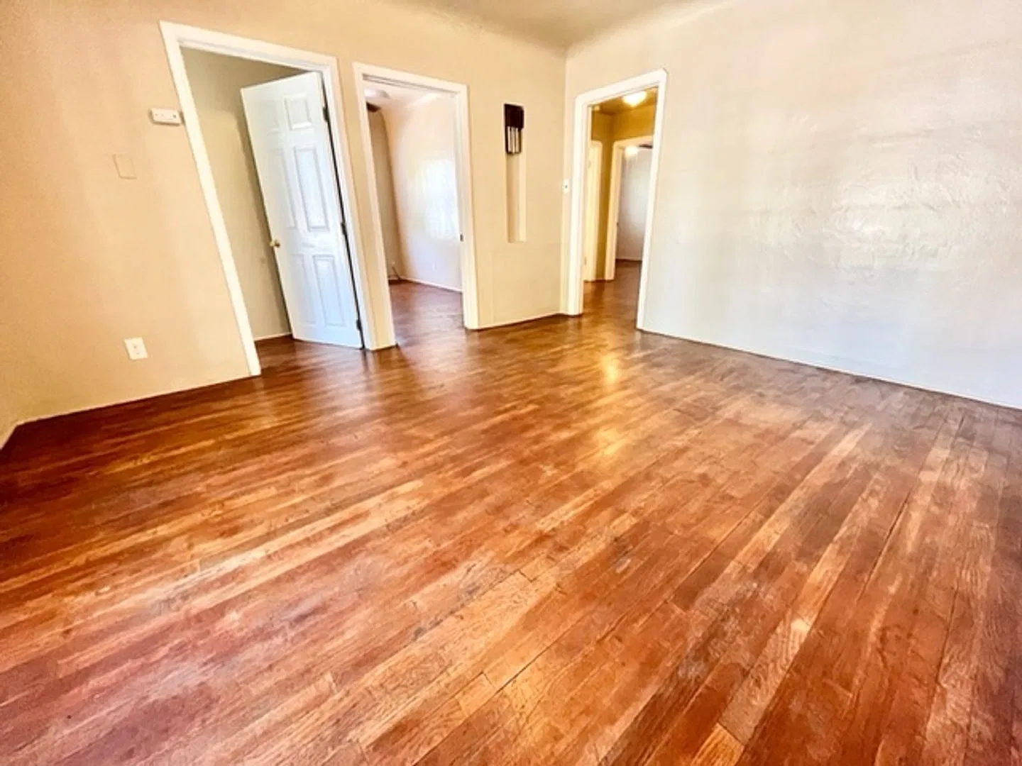 **Reserve For Summer 2027** Charming Home With 5 Bedrooms Close To Chico State — Photo 2