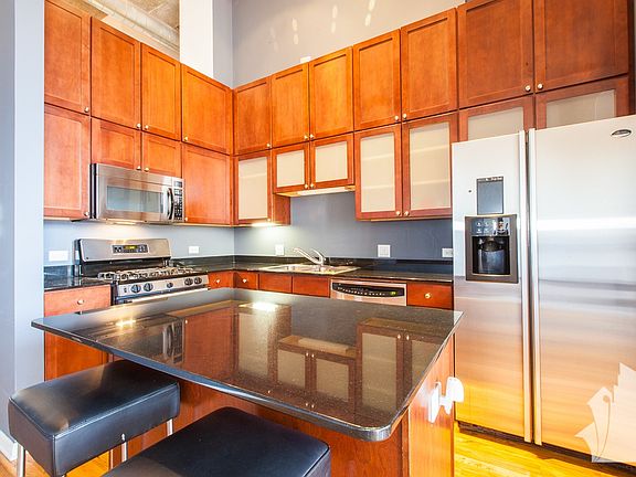 4th image of 758 N Larrabee St APT 318
