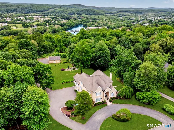 17 Meredith Lane, New Milford, CT 06776