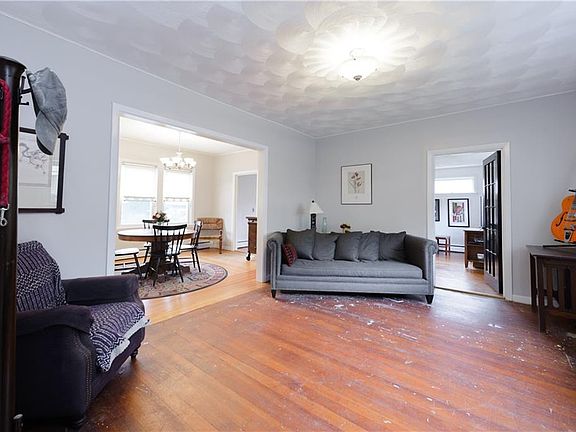 4th image of 28 Glenwood Ave