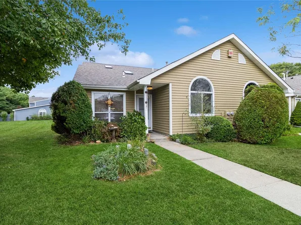 69 Eric Drive #69, Middle Island, NY 11953
