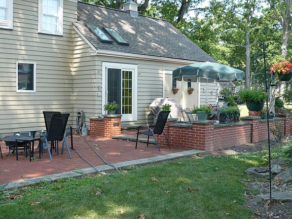 2nd image of 1128 Genesee Ave NE