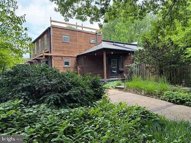 2nd image of 5801 Warwick Pl
