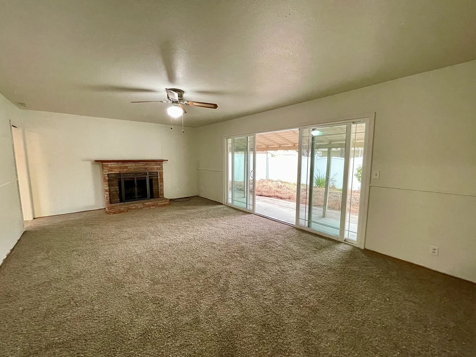 4 bed, 1248 sqft, $2,400 — Photo 4