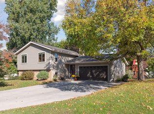 1945 Beaver Dam Ct, Eagan, MN 55122