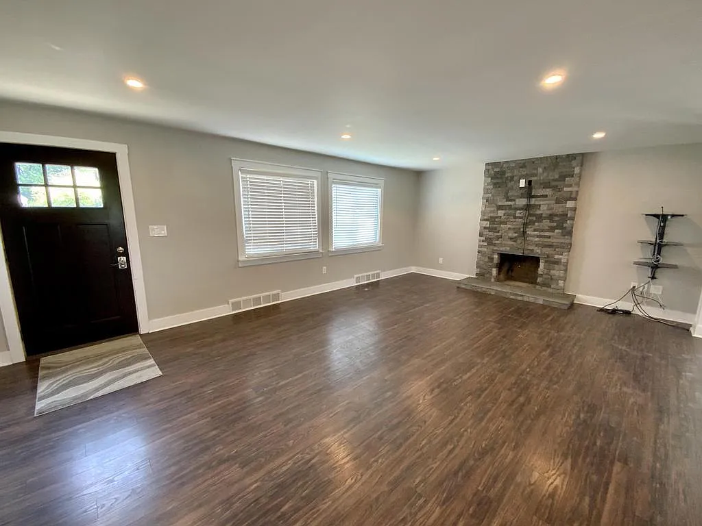 337 Hart Dr photo 1
