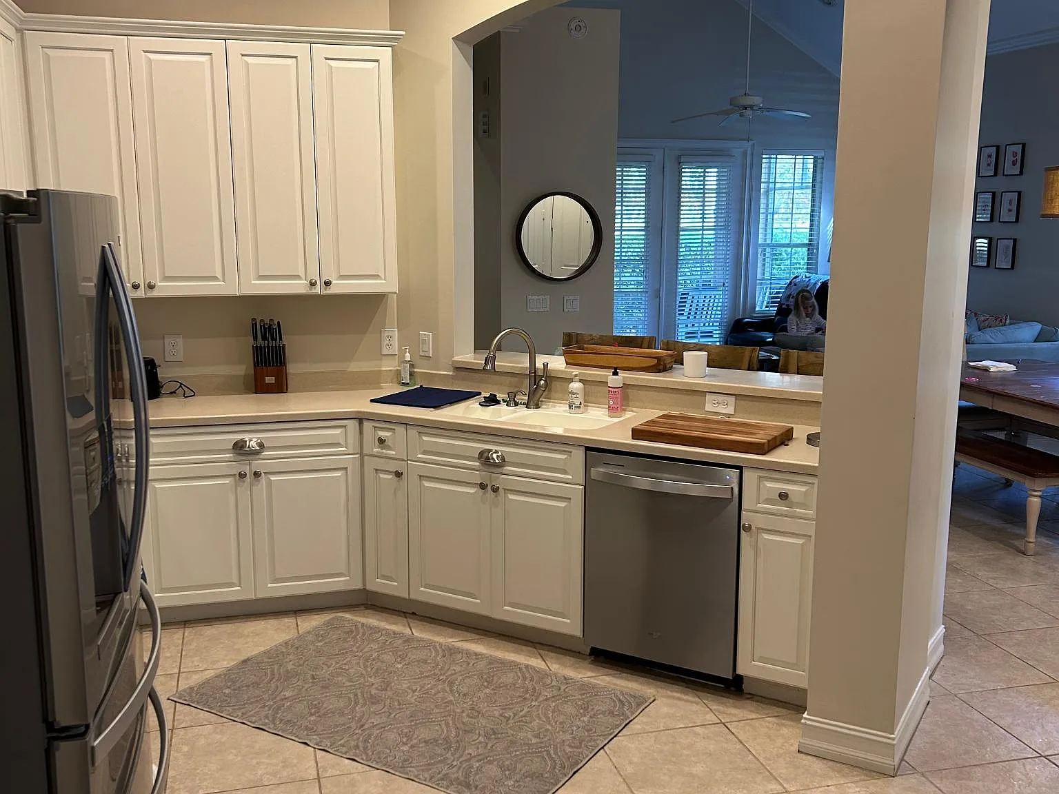 3 bed, 3.5 bath, 2100 sqft, $4,650 — Photo 4