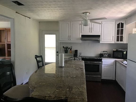 4th image of 111 Pamela Dr