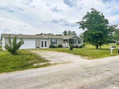 11484 E Middle Rd, Dix, IL, 62830