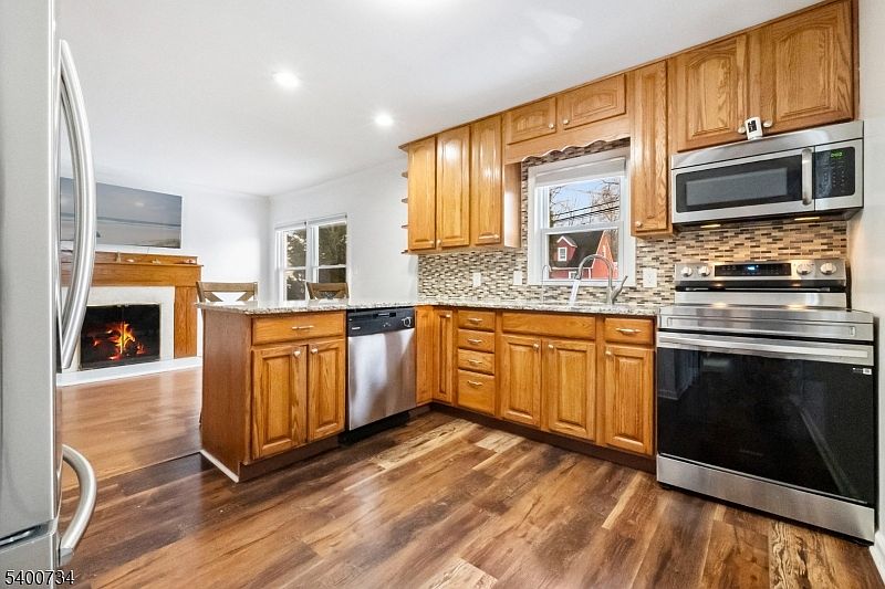 1st image of 541 Green Pond Rd