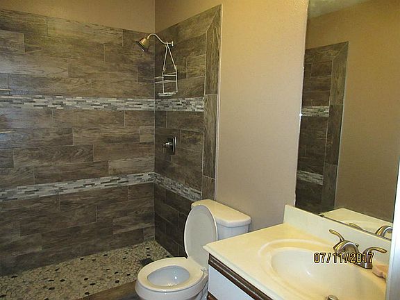 3rd image of 3819 Woodlace Dr