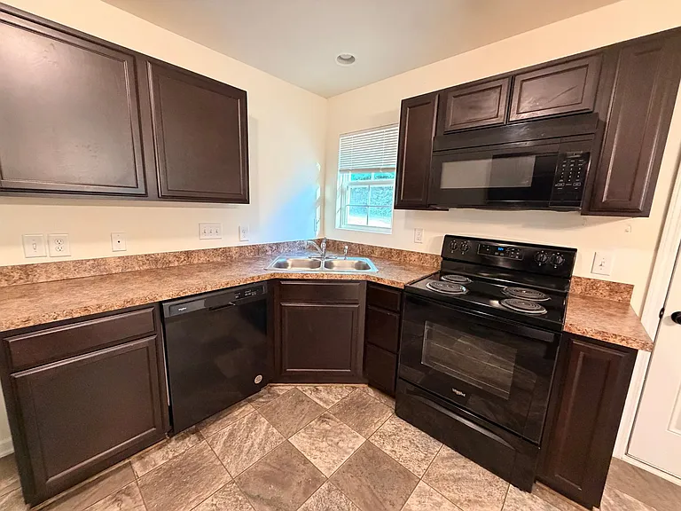 948 Brentwood Park Ln — Photo 16