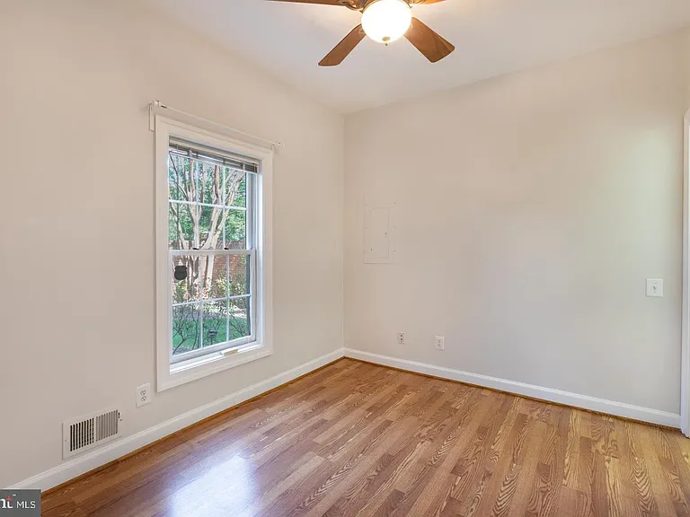 9588 Lagersfield Cir — Photo 32