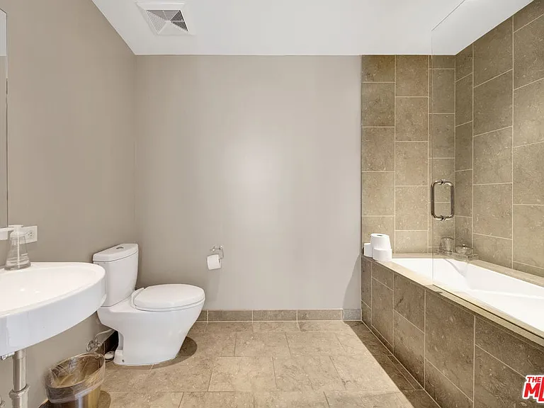 6250 Hollywood Blvd #6F — Photo 20