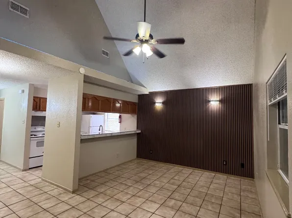 2701 E Montgomery St #9, Laredo, TX 78043