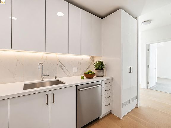 2nd image of 588 Minna St #603