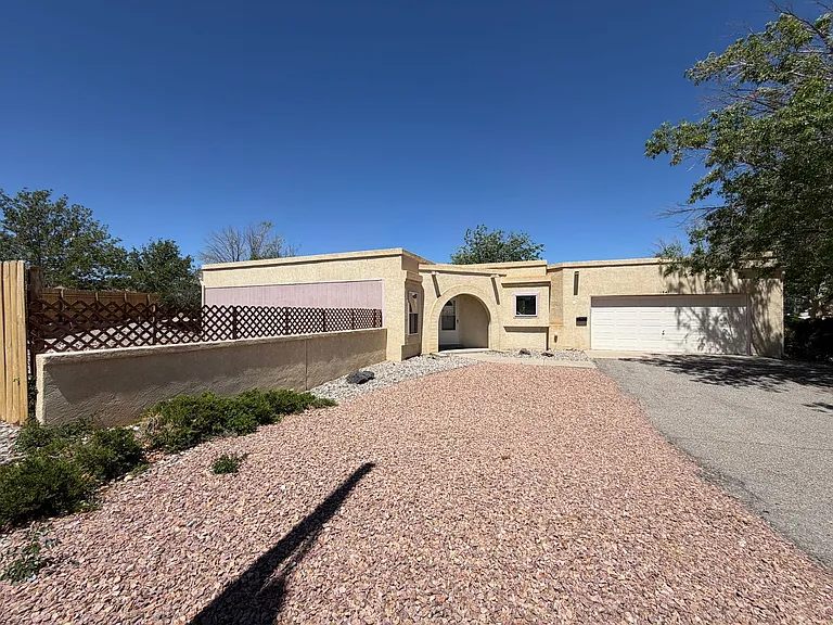 1941 Lee Loop NE — Photo 2