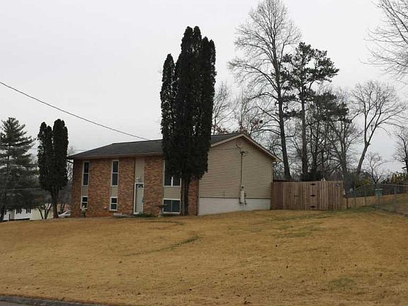 3rd image of 6600 Shrewsbury Dr