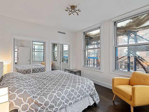 4th image of 425 Park Ave S #A