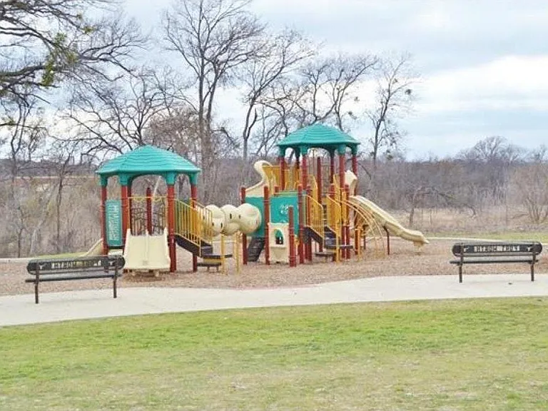 1812 Diamond Lake Trl — Photo 31